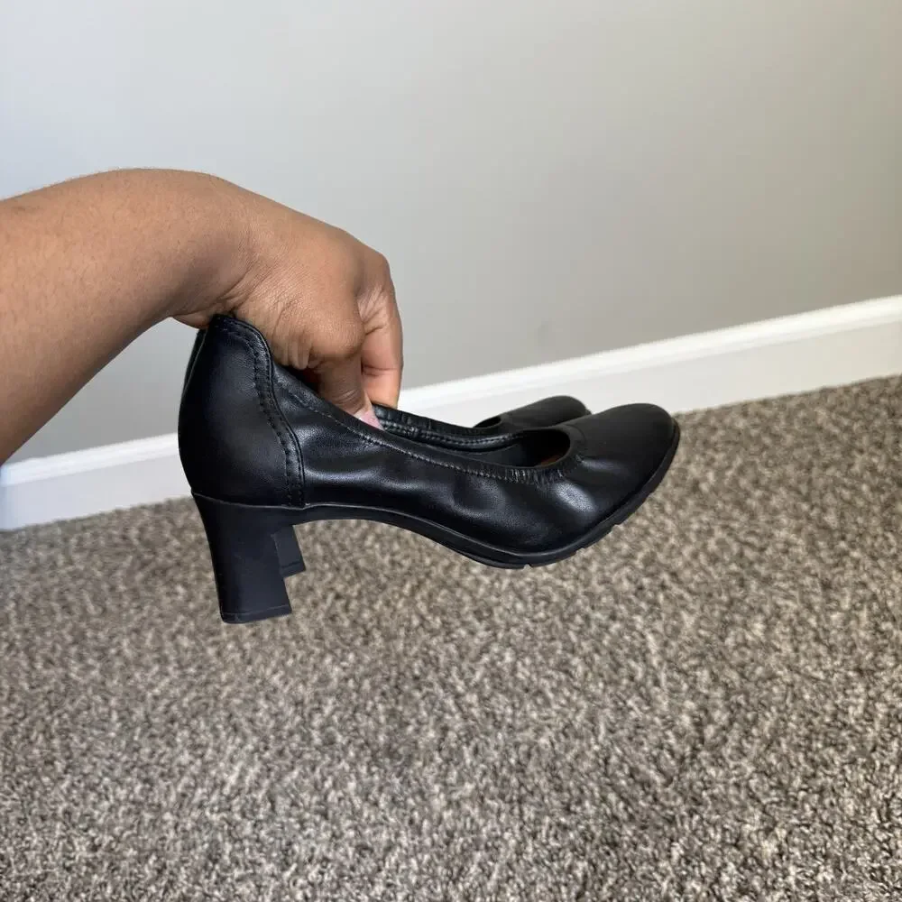 Clarks Collection Neiley Pearl Black Leather Block Heel Pumps Shoes US 7 M - Picture 2 of 8